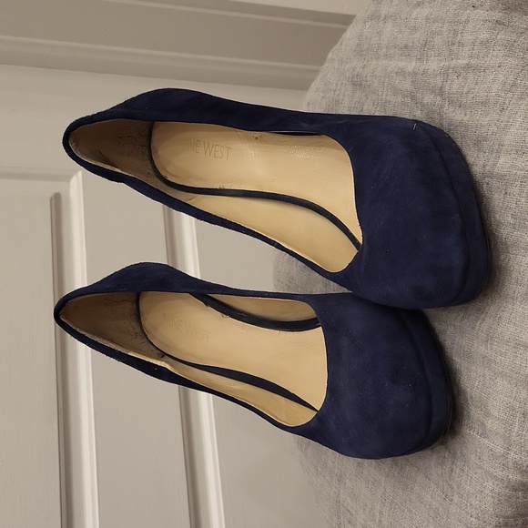 Navy suede pumps - Picture 2 of 3